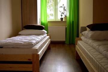 Фото номера Двухместный номер с 2 отдельными кроватями и собственной ванной комнатой Апарт-отели STARY SPICHLERZ г. Uherce Mineralne 2